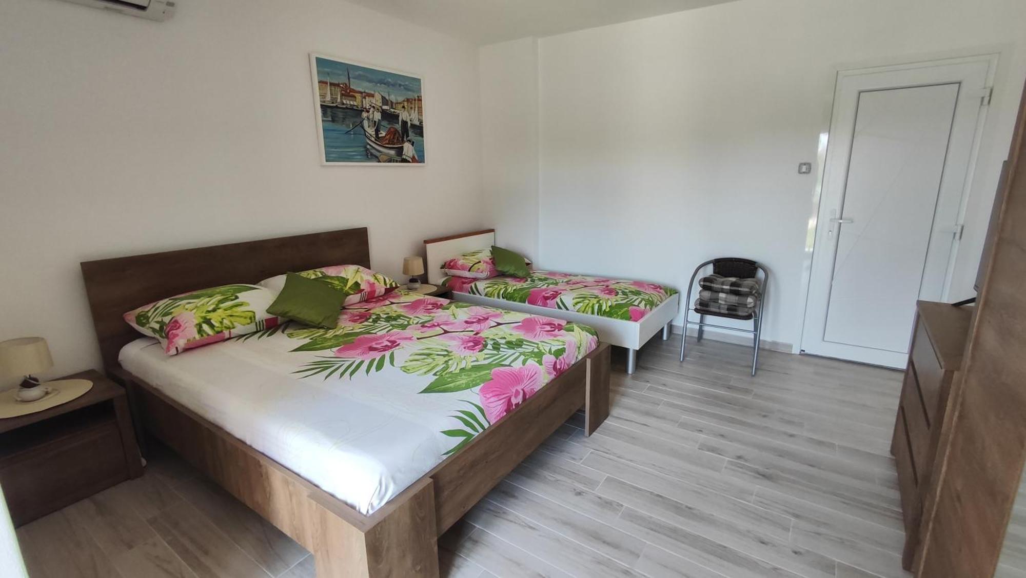 Viktor Rooms And Apartments 2 Rovinj Exterior foto